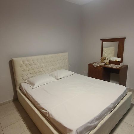Hillside Garden Apartament Sarande Bilik gambar